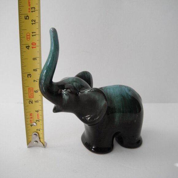 Vintage Blue Mountain Pottery Ceramic Elephant Figurine - Picture 5 of 6